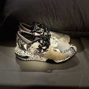 Steve Madden Cliff Sneaker Size 9.5W (Never Worn)
